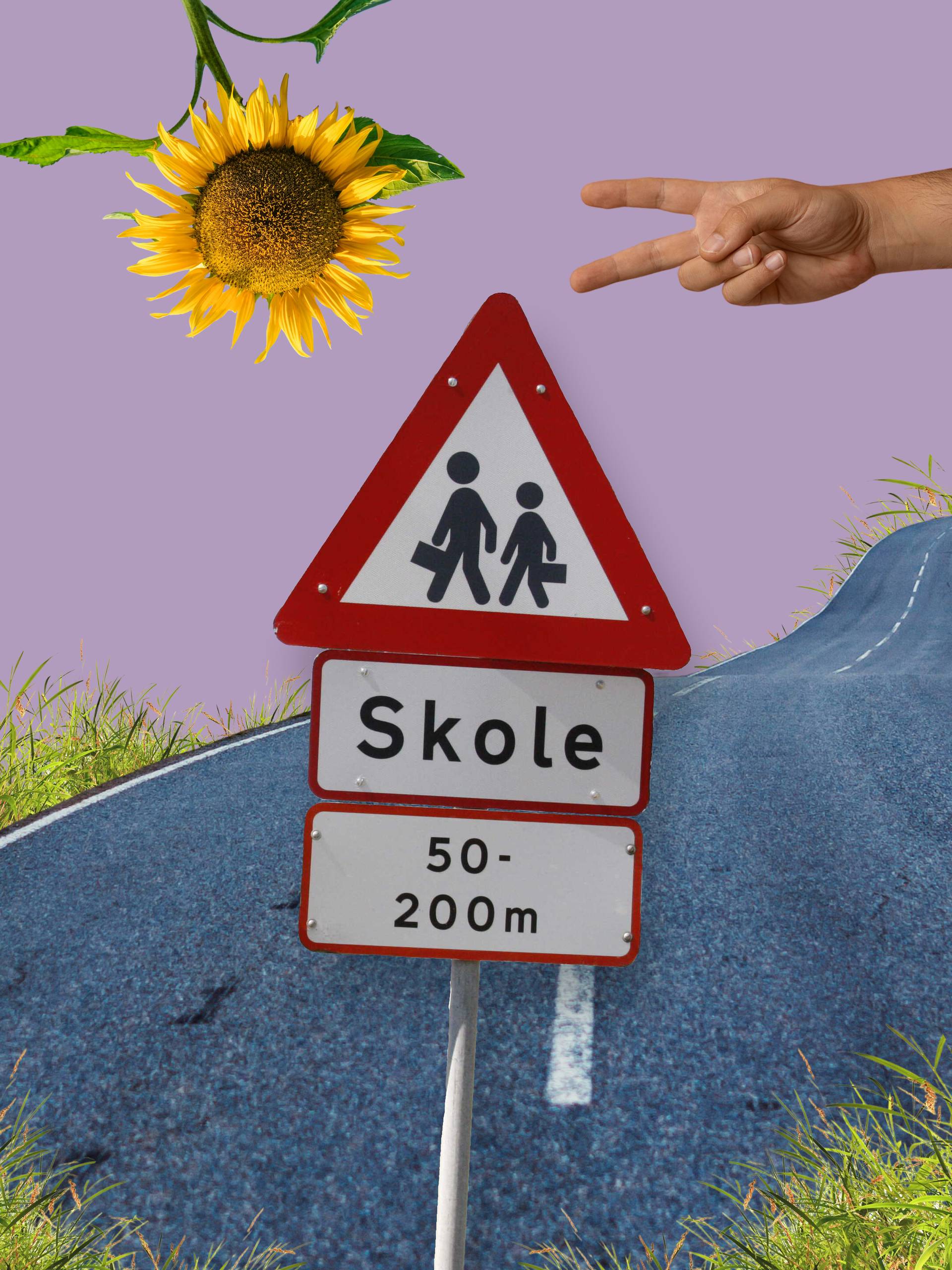 Søren Vige med et skilt i hånden, hvor der står 'Tak for hensynet'