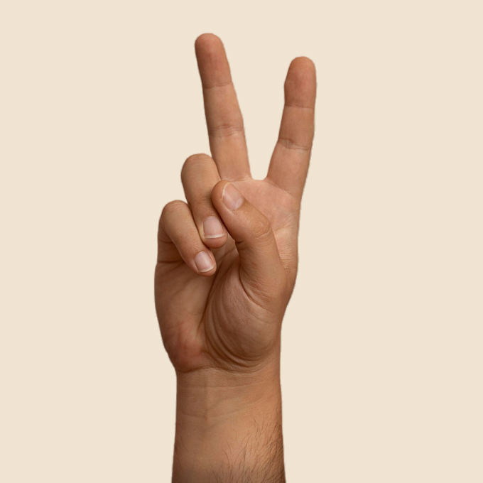 Hånd der laver fredstegn.